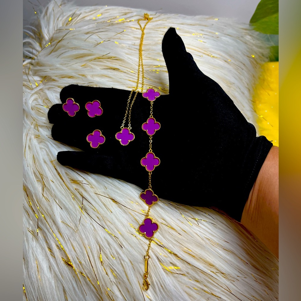 Non-tarnish hypoallergenic stainless steel Purple clover set brand new.